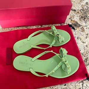 Valentino Garavani 38
Rockstud Bow Jelly Sandals